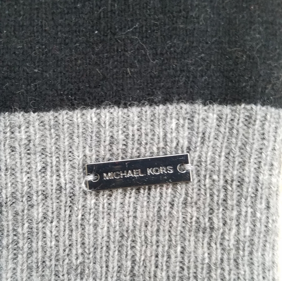 New Men's "Michael Kors" Grey/Navy Skull Cap - Picture 4 of 5